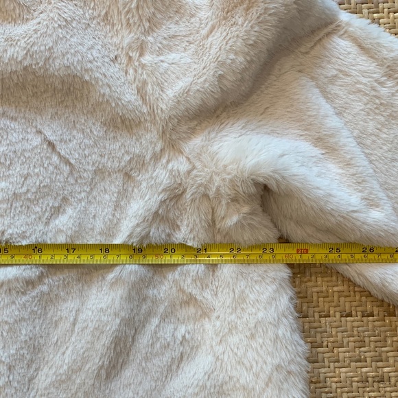 Allegra K Cream Faux Fur Jacket with Broach L - Picture 10 of 10